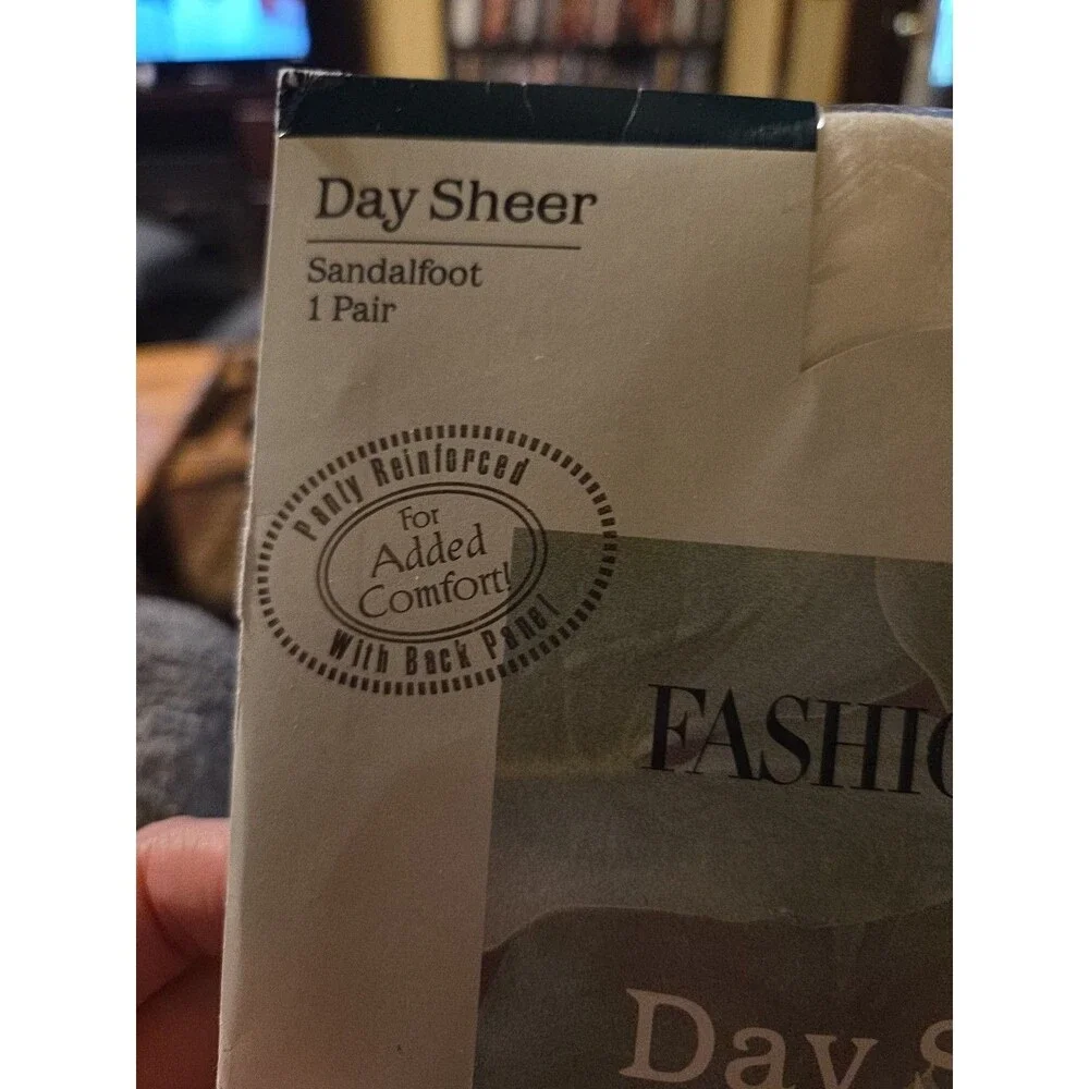 Fashion Bug Day Sheer Pantyhose Plus Size 5X-6X White
